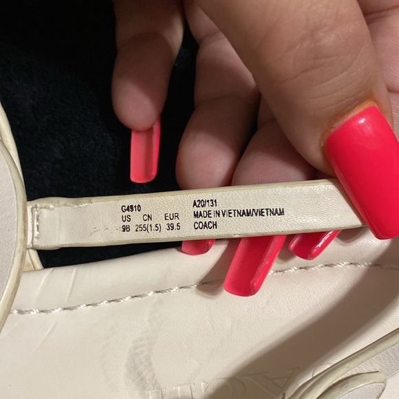 Like New! COACH Only wore them once. Ladies Size 9 Sandals - Picture 7 of 11